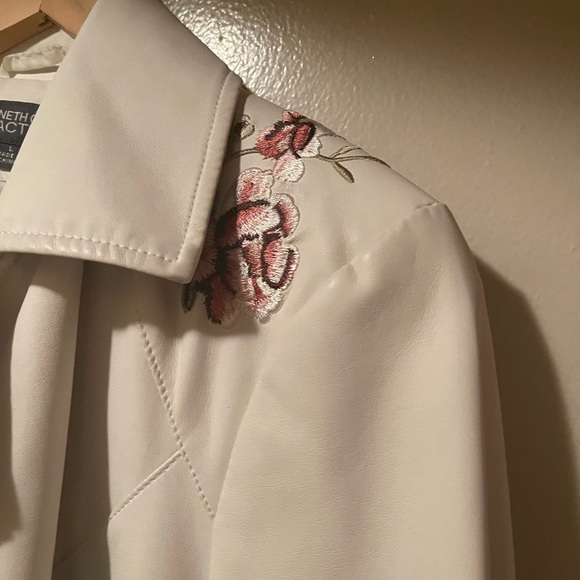 White Faux Leather Jacket with Floral Embroidery EUC - Picture 6 of 16